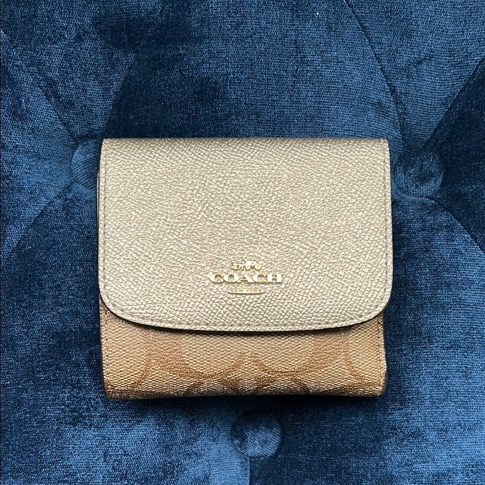 Coach Bifold Wallet NWT